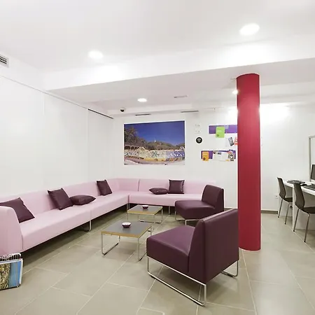 Live & Dream Hostel
